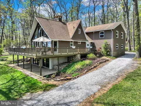 5882 Woods Rd, Stewartstown, PA 17363