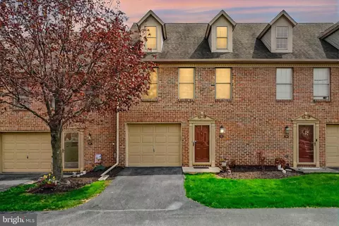 186 Crown Pointe Dr #Q186, York, PA 17402