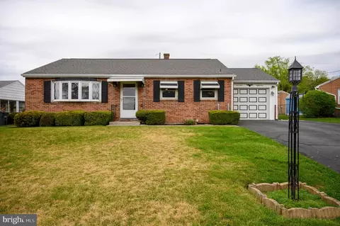 1789 Argyle Dr, York, PA 17406