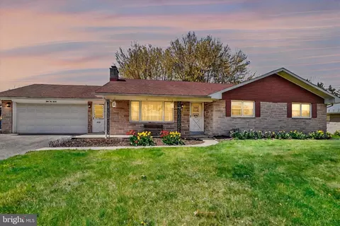 3420 Holly Rd, Dover, PA 17315
