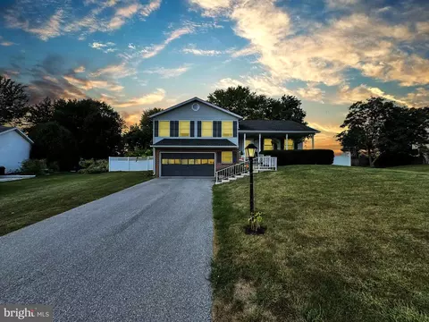 43 Little Knoll Dr, Hanover, PA 17331