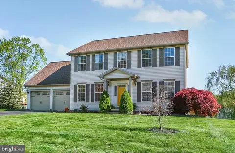 97 S Kennard Dale Ave, Stewartstown, PA 17363