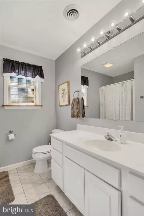 Bath - 1664 Beech Ln, Hanover, PA 17331 photo 2 of 3