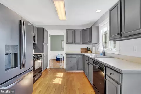 Kitchen - 1664 Beech Ln, Hanover, PA 17331 photo 3 of 3
