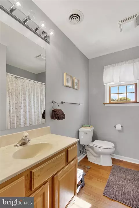 Bath - 1664 Beech Ln, Hanover, PA 17331 photo 3 of 3
