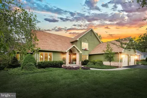 6 Pond Ridge Ln, Hanover, PA 17331