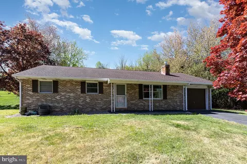 109 W Greenhouse Rd, Dillsburg, PA 17019