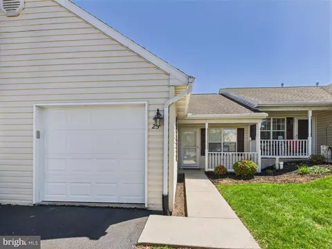 23 Hagarman Dr, York, PA 17408