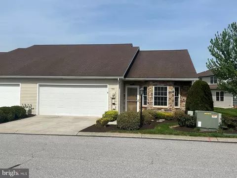 442 Parkview Ln, Hanover, PA 17331