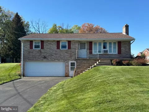 4447 Walters Hatchery Rd, Spring Grove, PA 17362