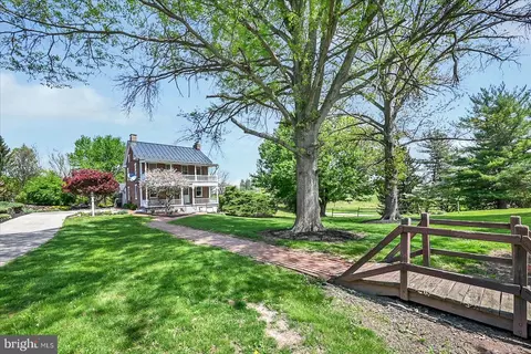 739 Lefever Rd, Thomasville, PA 17364