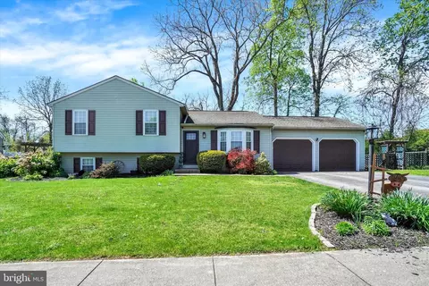 230 Ivy Dr, Manchester, PA 17345