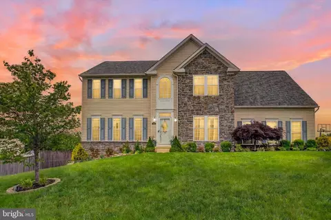 2262 Water Garden Dr, Hanover, PA 17331