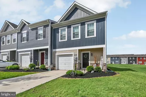 305 Maple Run Dr, York, PA 17404