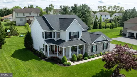 1432 Greenmeadow Dr, York, PA 17408