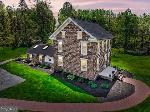 1830 Valley Green Rd, Etters, PA 17319