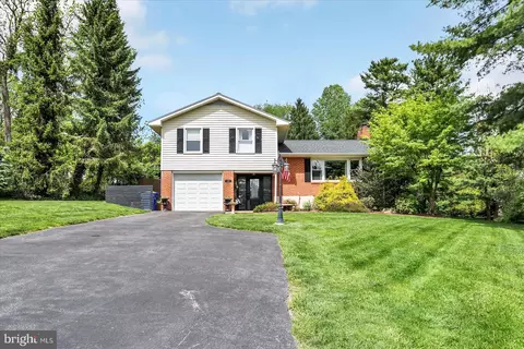 2656 Whispering Pines Rd, York, PA 17403