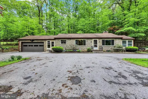 7982 W High Rock Rd W, Hanover, PA 17331