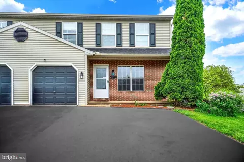 1935 Wyatt Cir, Dover, PA 17315
