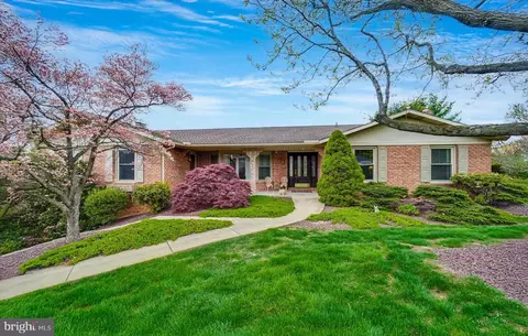 3665 Rimrock Rd, York, PA 17402
