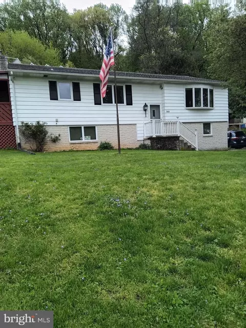 785 Locust St, Mount Wolf, PA 17347