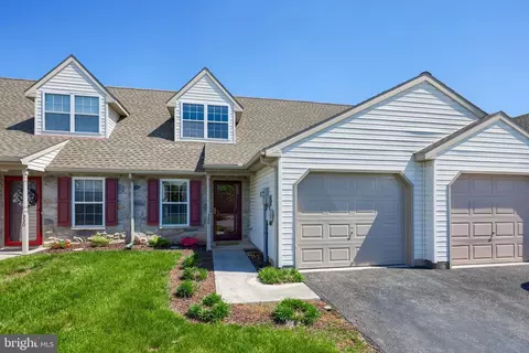 320 Glen Dr #B320, Manchester, PA 17345