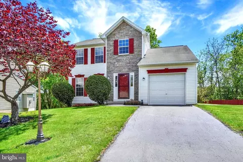 1711 Ashcombe Dr, Dover, PA 17315