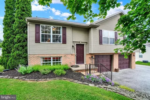 4373 Walters Hatchery Rd, Seven Valleys, PA 17360