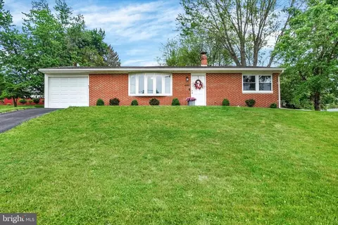 2560 Log Cabin Rd, York, PA 17408