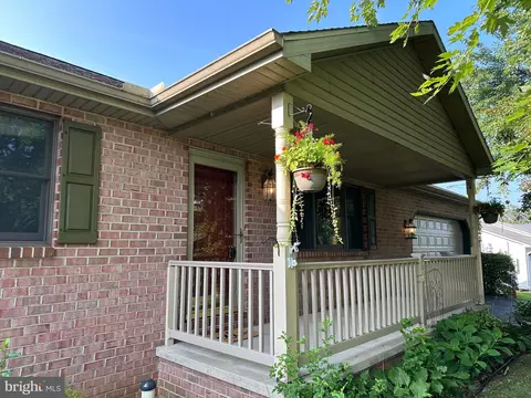 26 Farmington Dr, York, PA 17407