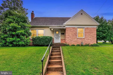 374 E Maple St, Dallastown, PA 17313