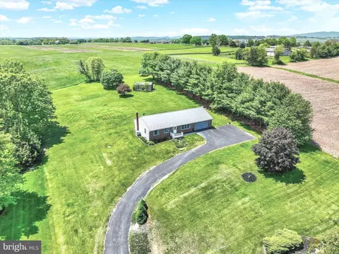 9211 Carlisle Rd, Wellsville, PA 17365