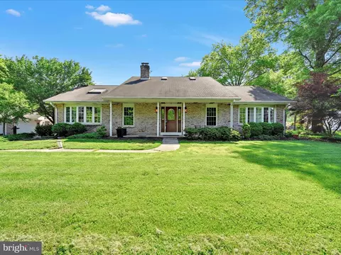 1155 Highland Dr, Mechanicsburg, PA 17055