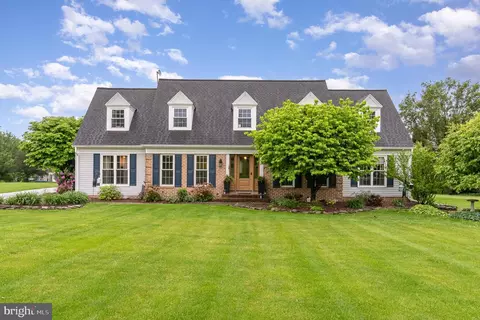 8 N Alydar Blvd, Dillsburg, PA 17019