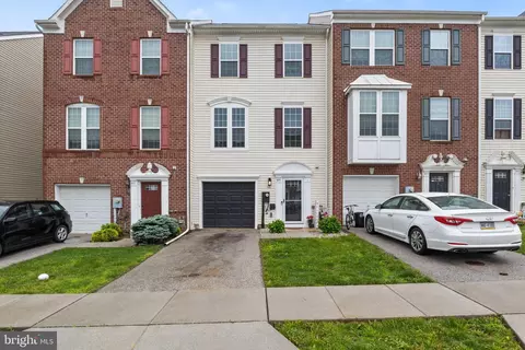 805 Blossom Dr, Hanover, PA 17331