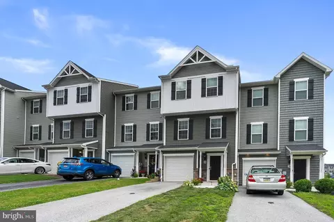 68 Ayrshire Dr #233, Hanover, PA 17331