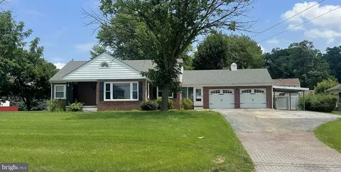 2220 Grandview Rd, Hanover, PA 17331