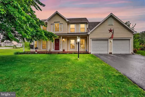 1205 Cranberry Ln W, York, PA 17402