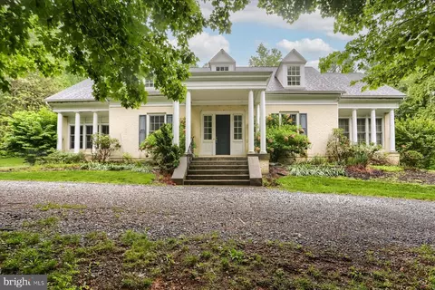 669 Saw Mill Rd, Mechanicsburg, PA 17055