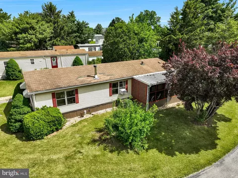 97 Maple Rd, Dover, PA 17315 photo 2