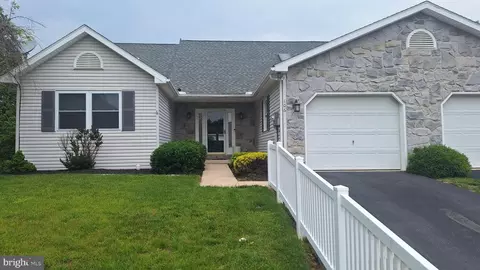 106 Sarah Ct, Lewisberry, PA 17339