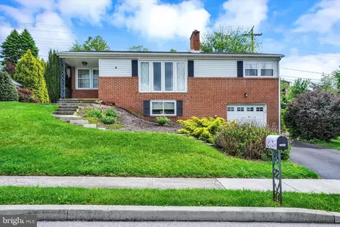 2474 Eastwood Dr, York, PA 17402