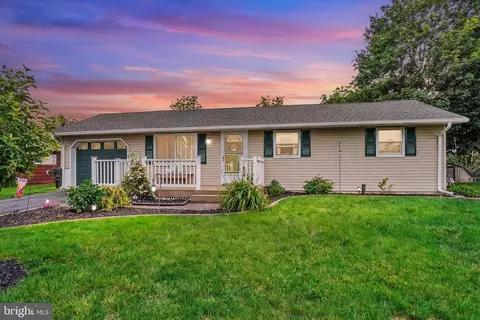 3020 Lark Dr, York, PA 17404