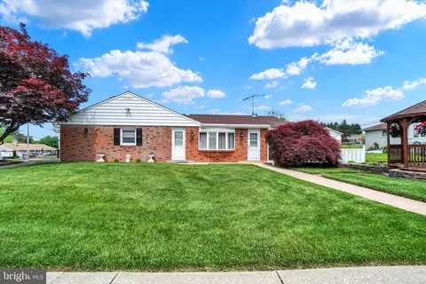 2290 School St, York, PA 17408