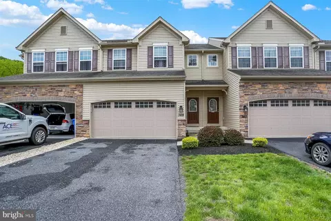 369 Weatherstone Dr, New Cumberland, PA 17070