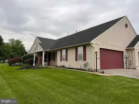 3261 Falcon Ln, Dover, PA 17315