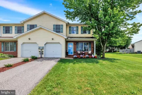 1942 Aldon Dr, Dover, PA 17315