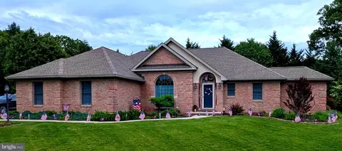 2299 Spangler Cir, York, PA 17406