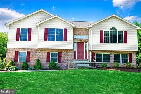 30 Carson Ln, Red Lion, PA 17356