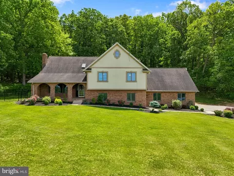 2855 Springwood Rd, Red Lion, PA 17356